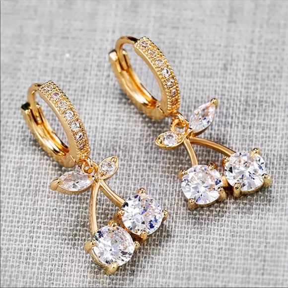 New Women’s Creative Dangle Diamond Earrings - Picture 2 of 5